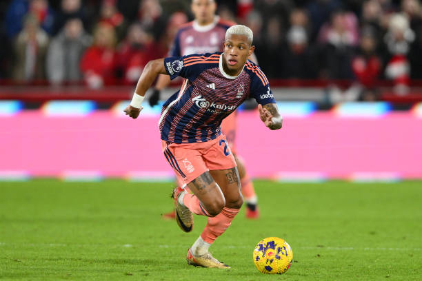 兼具防守和 兼具防守和